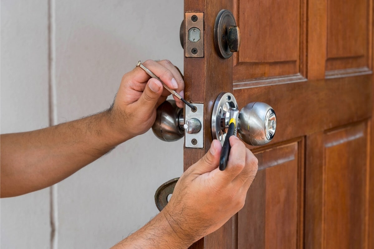 Finding a Locksmith in Emergency Situations