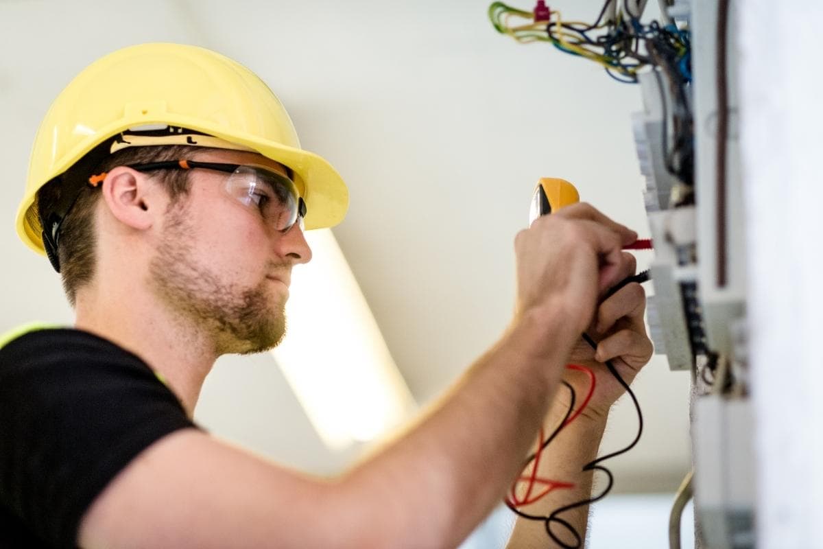 The Benefits of Hiring a Licensed Electrician