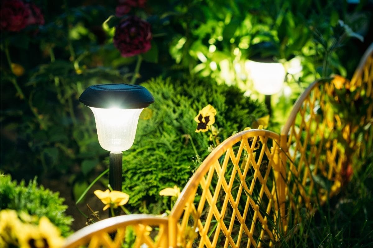 outdoor solar garden light