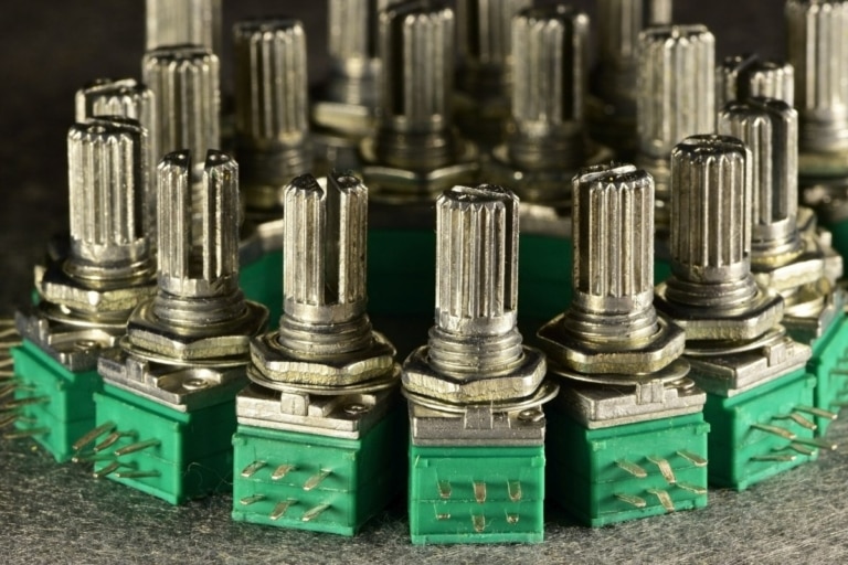 What Is a Variable Resistor Setick